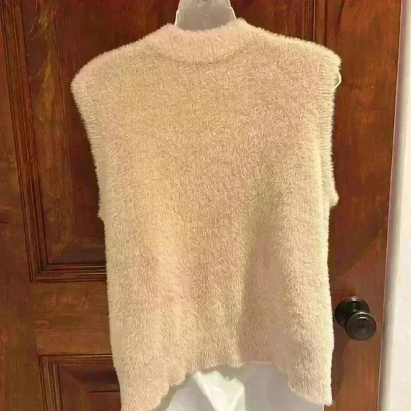 RACHEL ZOE Fuzzy Top medium - Picture 2 of 4